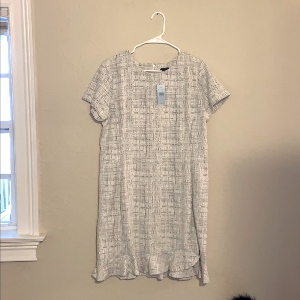 Ann Taylor NWT b/w shift dress